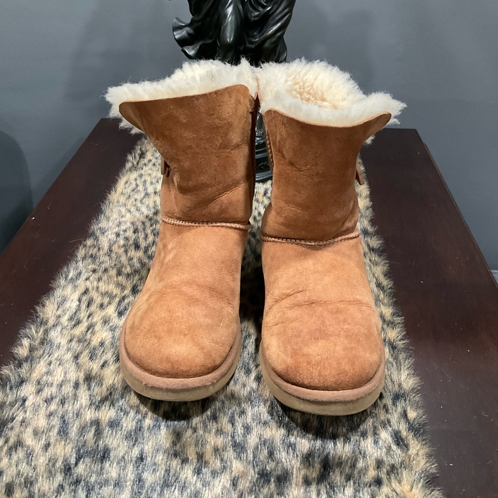 UGG BAILEY BUTTON MINI BOOTS - Picture 2 of 10